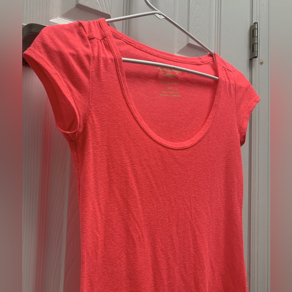 American Eagle Favorite Tee T-Shirt Coral Scoop Neck Fitted Soft Short Sleeve - Picture 4 of 7